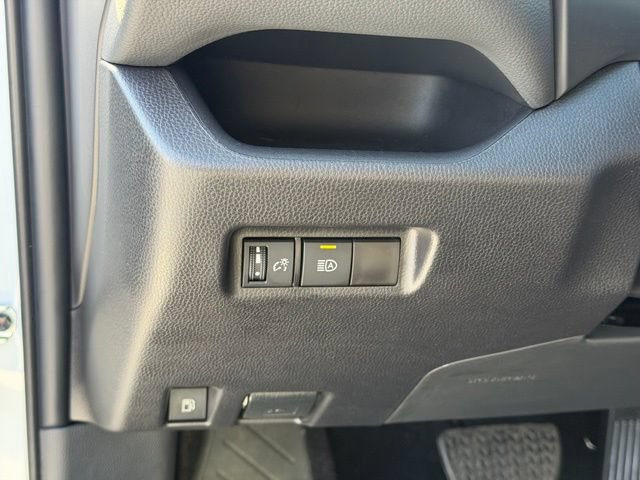 Used 2025 Toyota RAV4 XLE AWD/4WD image 25
