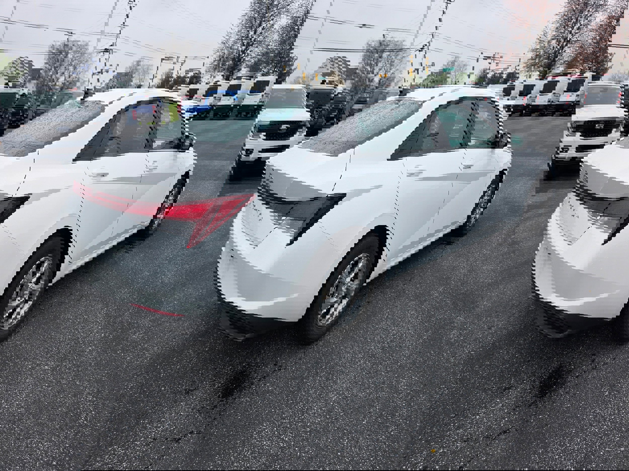 Used 2023 Hyundai Elantra SE image 3