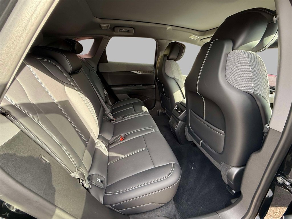 Used 2025 Cadillac Optiq Luxury 1 image 16