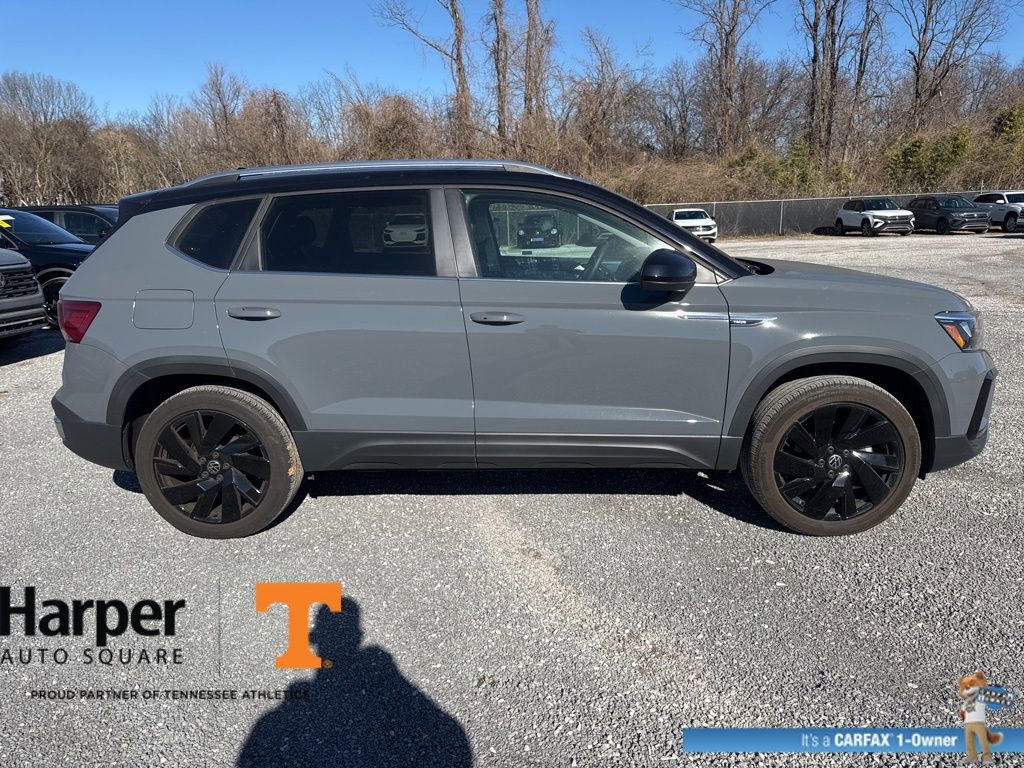 Used 2024 Volkswagen Taos SE w/ Panoramic Sunroof Package image 6