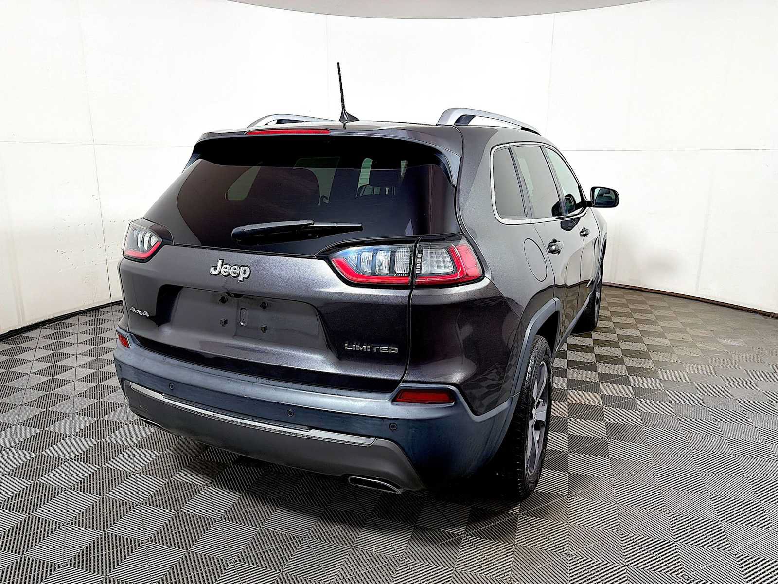 Used 2020 Jeep Cherokee Limited AWD/4WD image 6