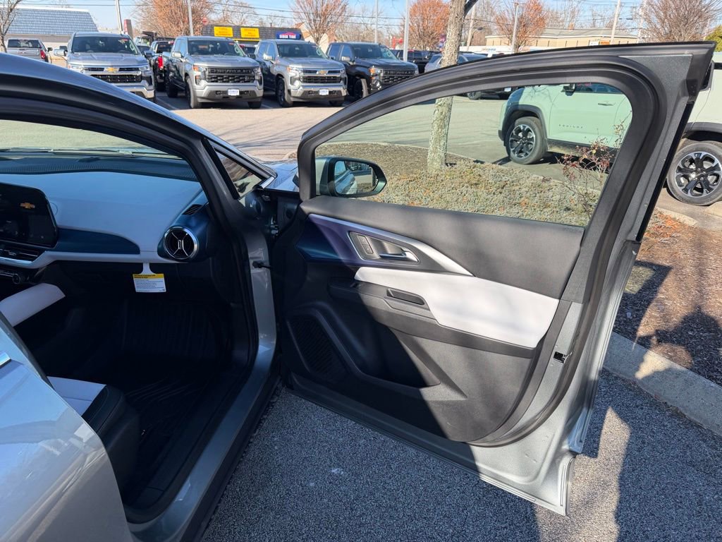 New 2026 Chevrolet Equinox EV LT FWD image 23