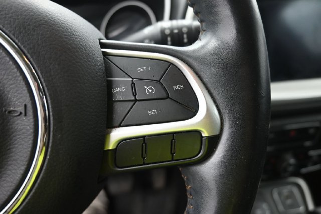 Used 2018 Jeep Compass Latitude w/ Popular Equipment Group AWD/4WD image 9