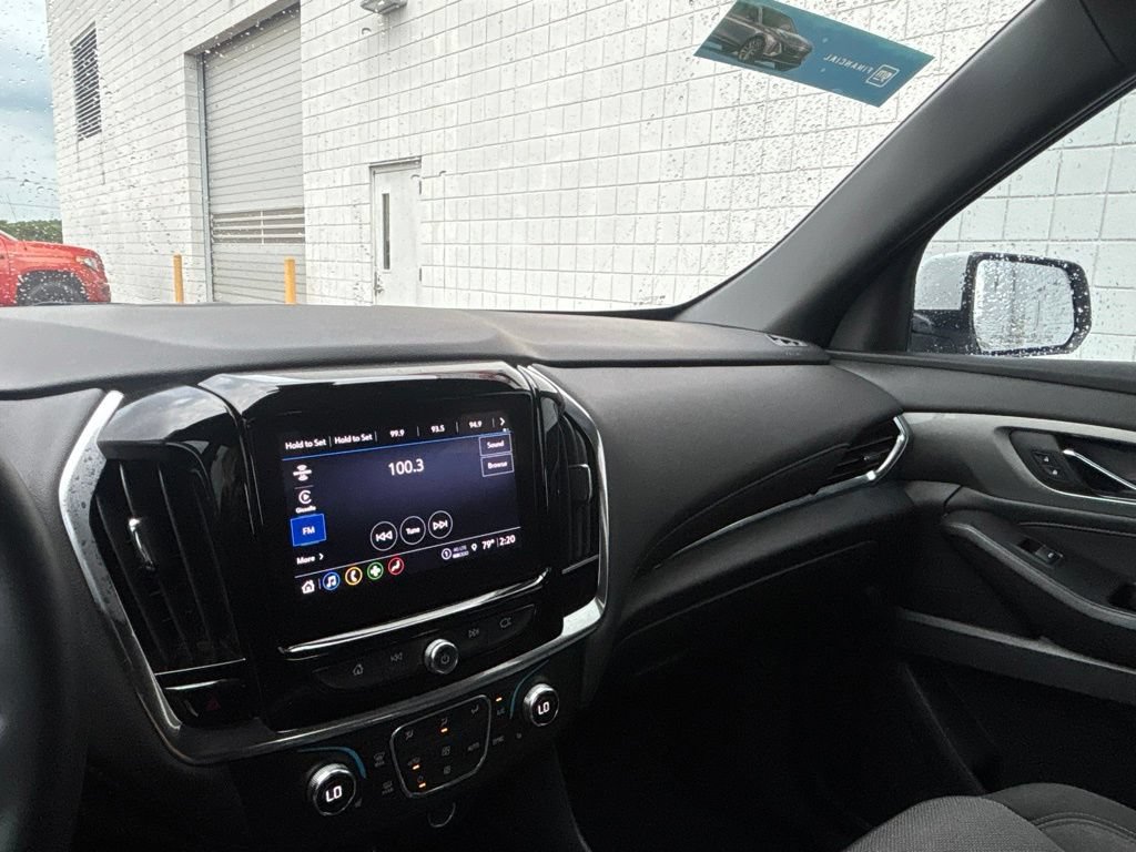 Used 2023 Chevrolet Traverse LT FWD image 16