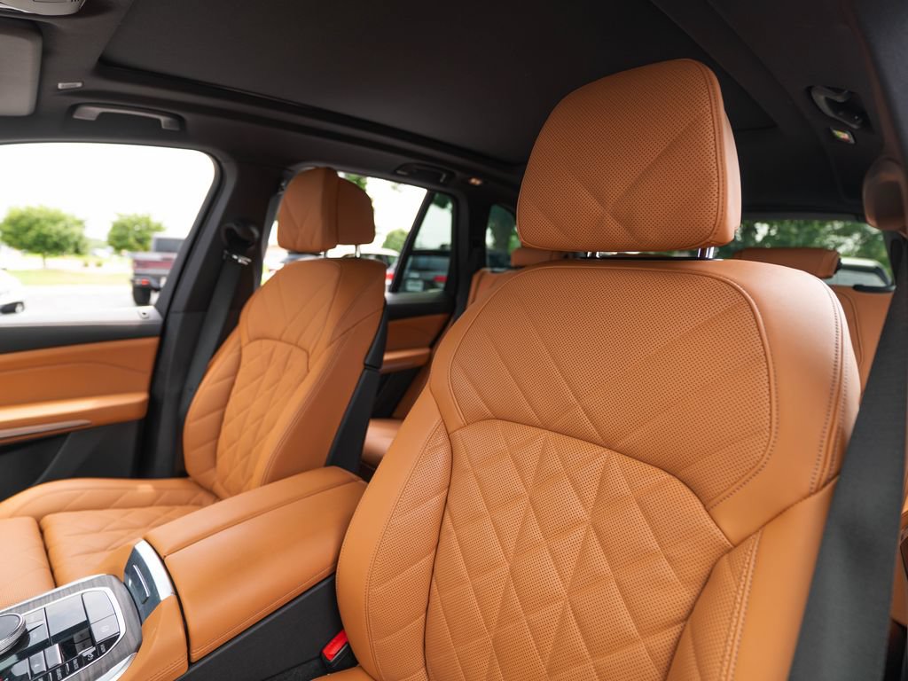 Used 2024 BMW X5 xDrive40i w/ Premium Package AWD/4WD image 7