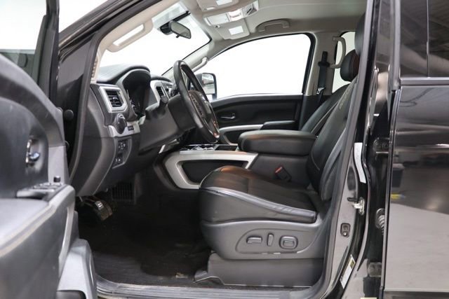Used 2018 Nissan Titan PRO-4X AWD/4WD image 18