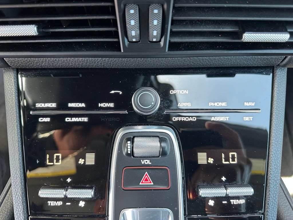 Certified 2023 Porsche Cayenne Platinum Edition AWD/4WD image 32