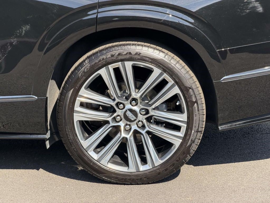 Certified 2026 Cadillac Vistiq Platinum w/ LPO, Floor Liner Package AWD/4WD image 10