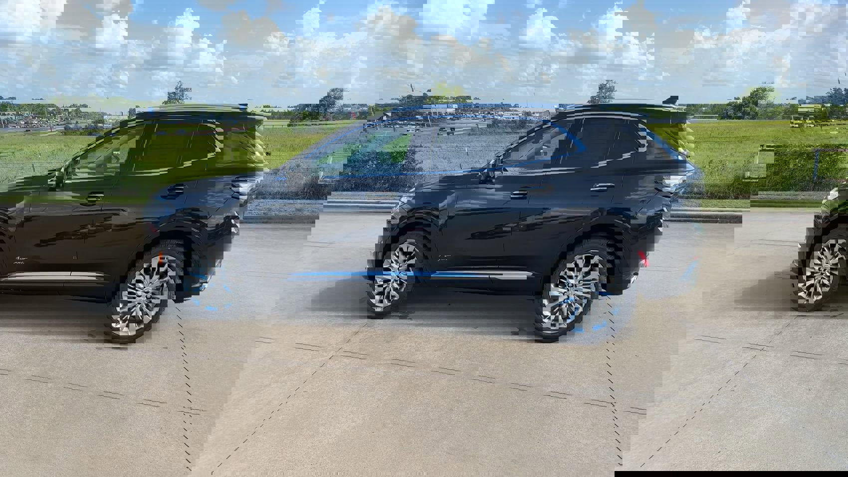 New 2025 Buick Envision Avenir image 5