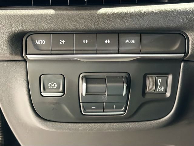 Used 2025 Cadillac Escalade ESV Premium Luxury image 10