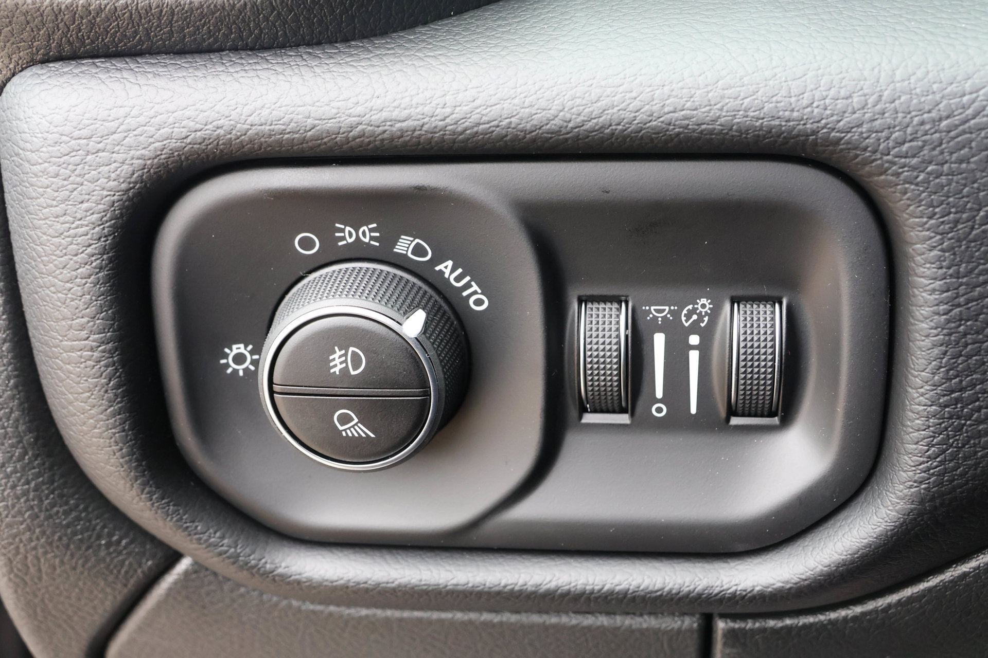 New 2026 RAM 2500 Laramie AWD/4WD image 31