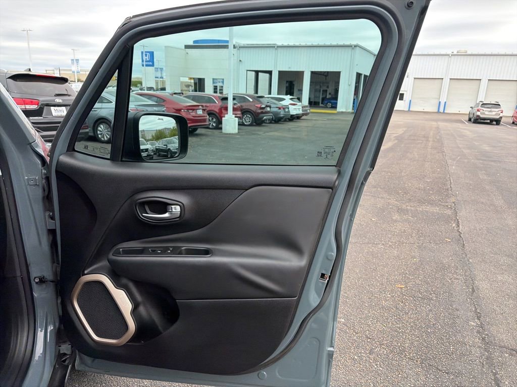 Used 2017 Jeep Renegade Trailhawk image 28