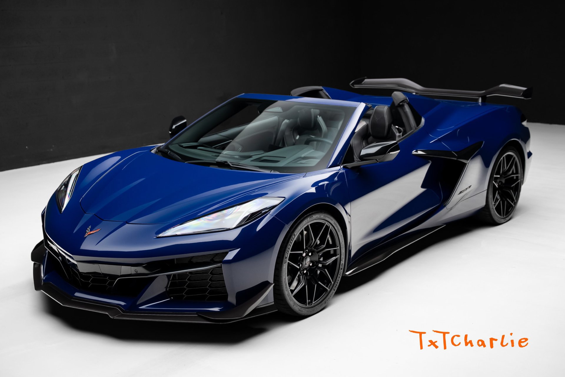 Used 2025 Chevrolet Corvette Z06 w/ Stealth Interior Trim Package RWD image 1