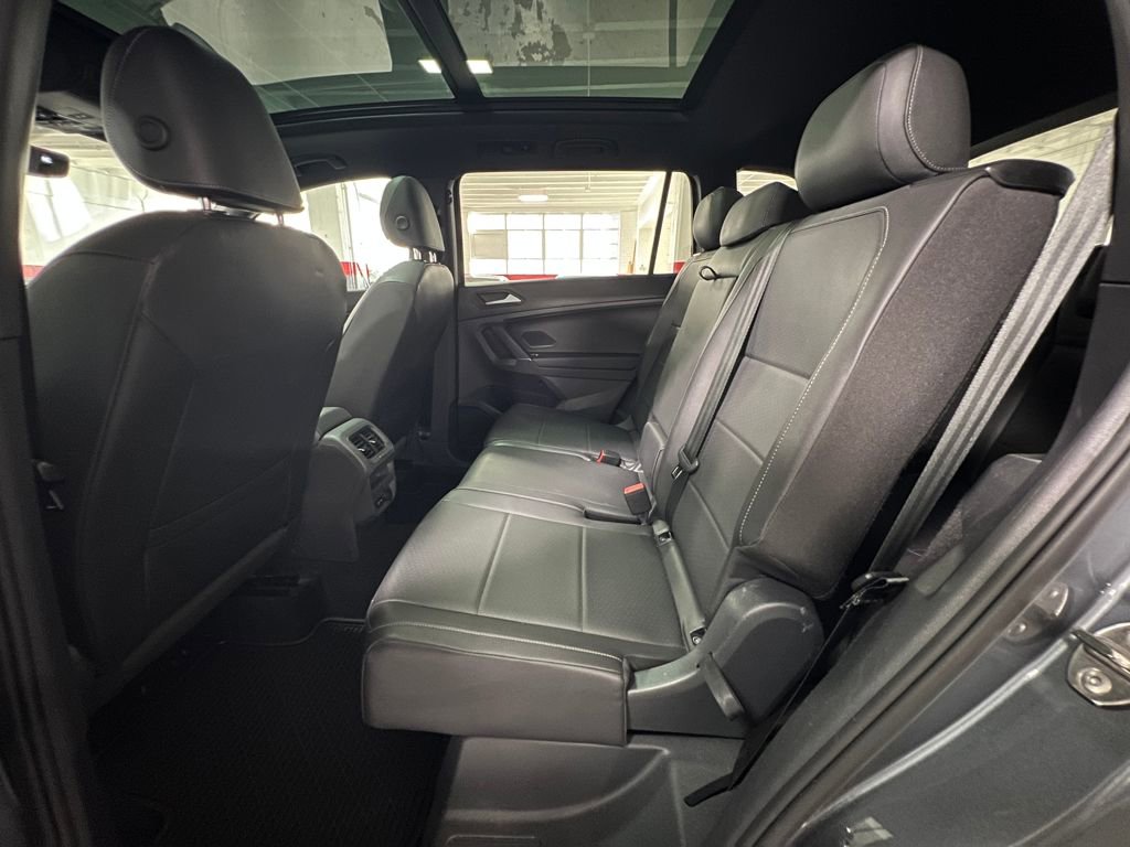 Used 2020 Volkswagen Tiguan SE R-Line w/ 3rd Row Seat Package image 17