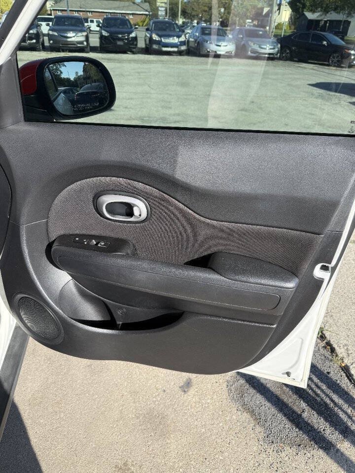Used 2017 Kia Soul + w/ Designer's Package FWD image 8