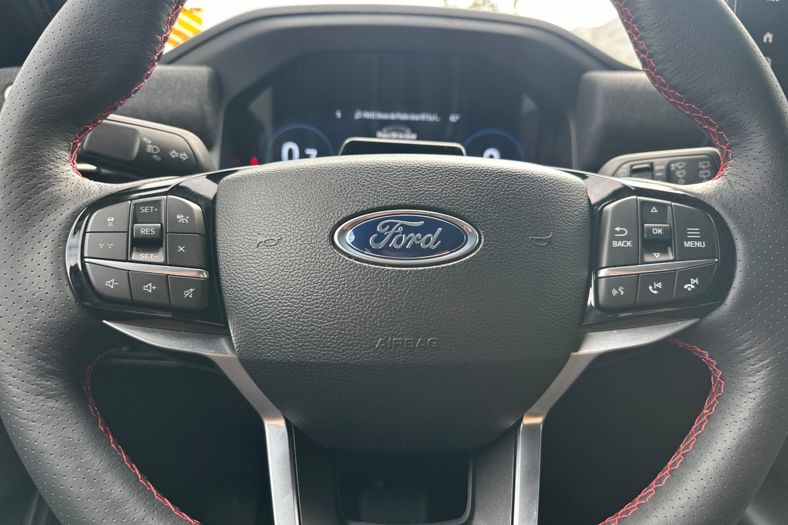 Used 2025 Ford Explorer ST-Line image 25