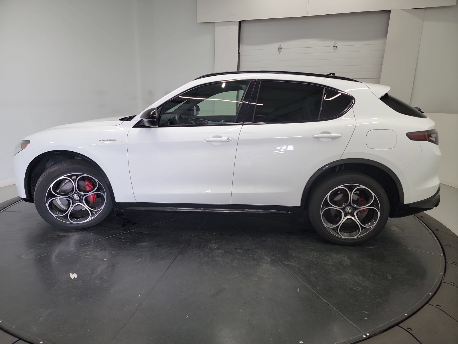 Used 2024 Alfa Romeo Stelvio Veloce AWD/4WD image 4