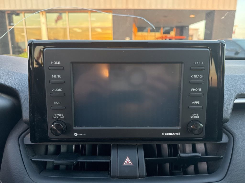 Used 2020 Toyota RAV4 LE image 10