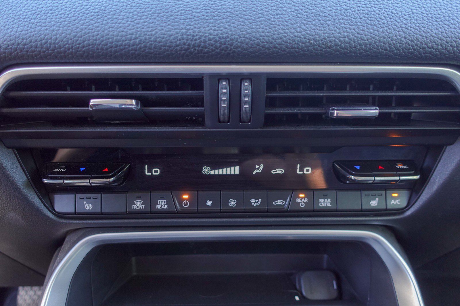 Certified 2024 MAZDA CX-90 Plug-In Hybrid w/ Preferred image 18