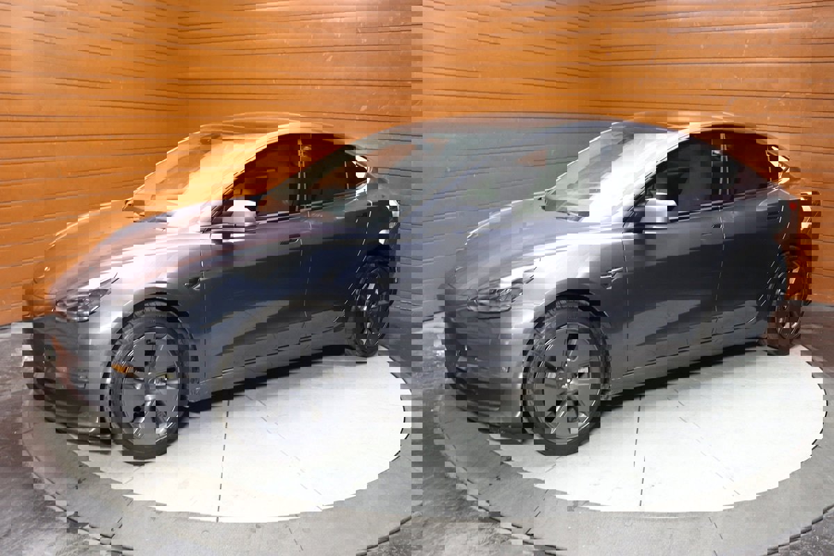 Used 2023 Tesla Model 3 Standard Range image 4