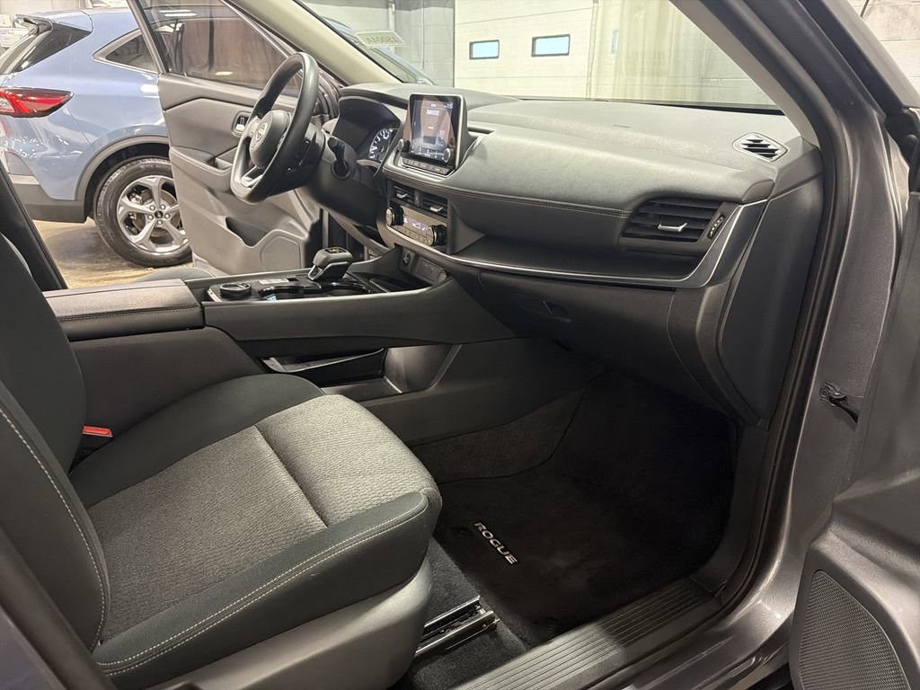 Used 2024 Nissan Rogue SV image 19