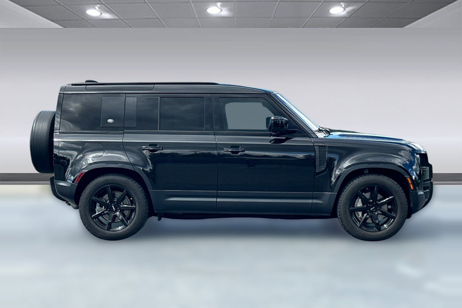 Used 2020 Land Rover Defender 110 SE image 7