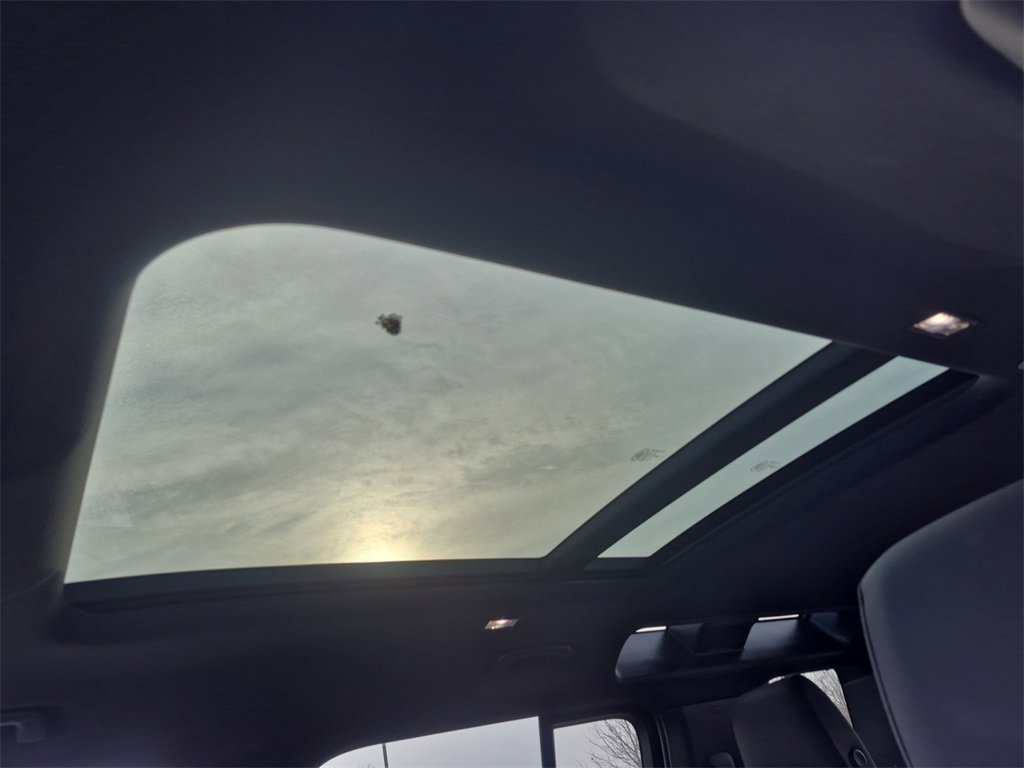 Used 2025 Land Rover Defender 110 S image 13