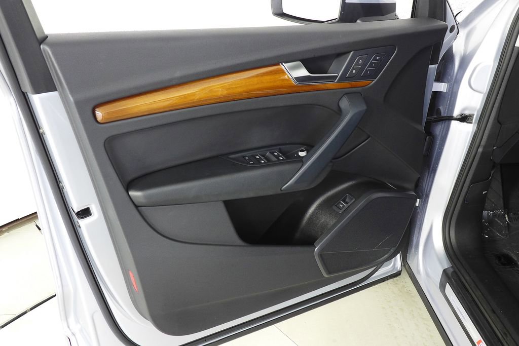 Used 2023 Audi Q5 2.0T Premium w/ Convenience Package image 11