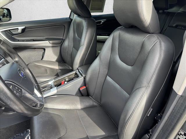 Used 2016 Volvo XC60 T5 Premier w/ Proximity Package AWD/4WD image 10