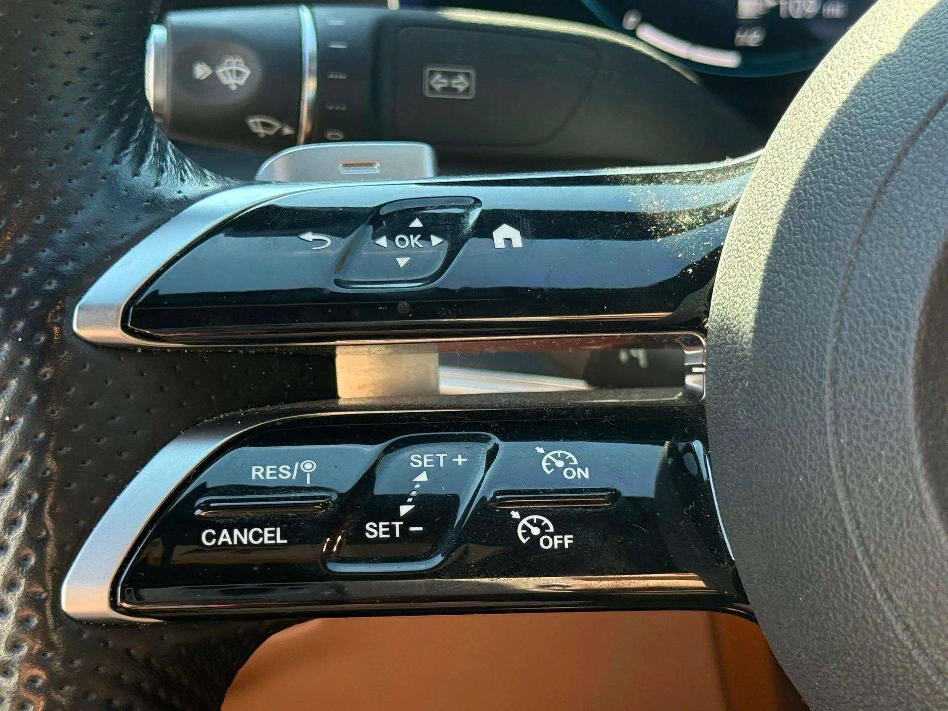 Used 2023 Mercedes-Benz E 450 Cabriolet w/ AMG Line image 32