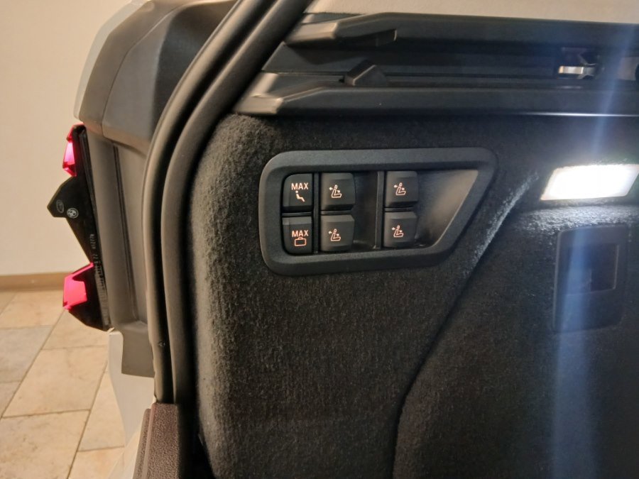 Used 2024 BMW X7 M60i w/ Executive Package image 10