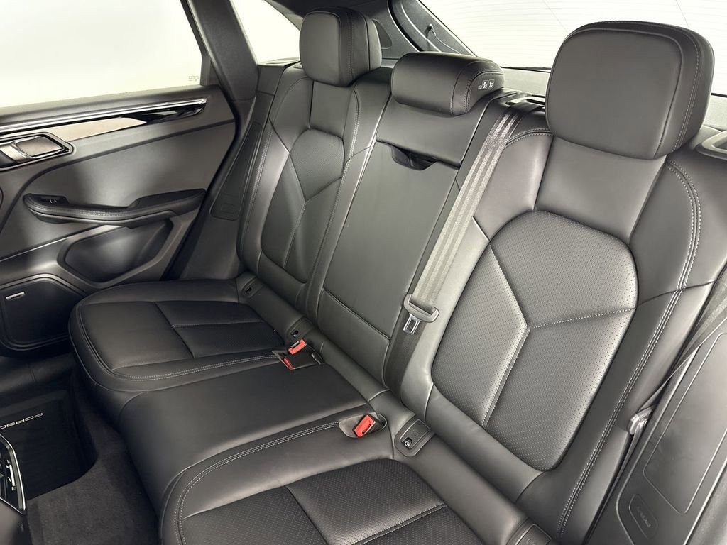Certified 2025 Porsche Macan image 22