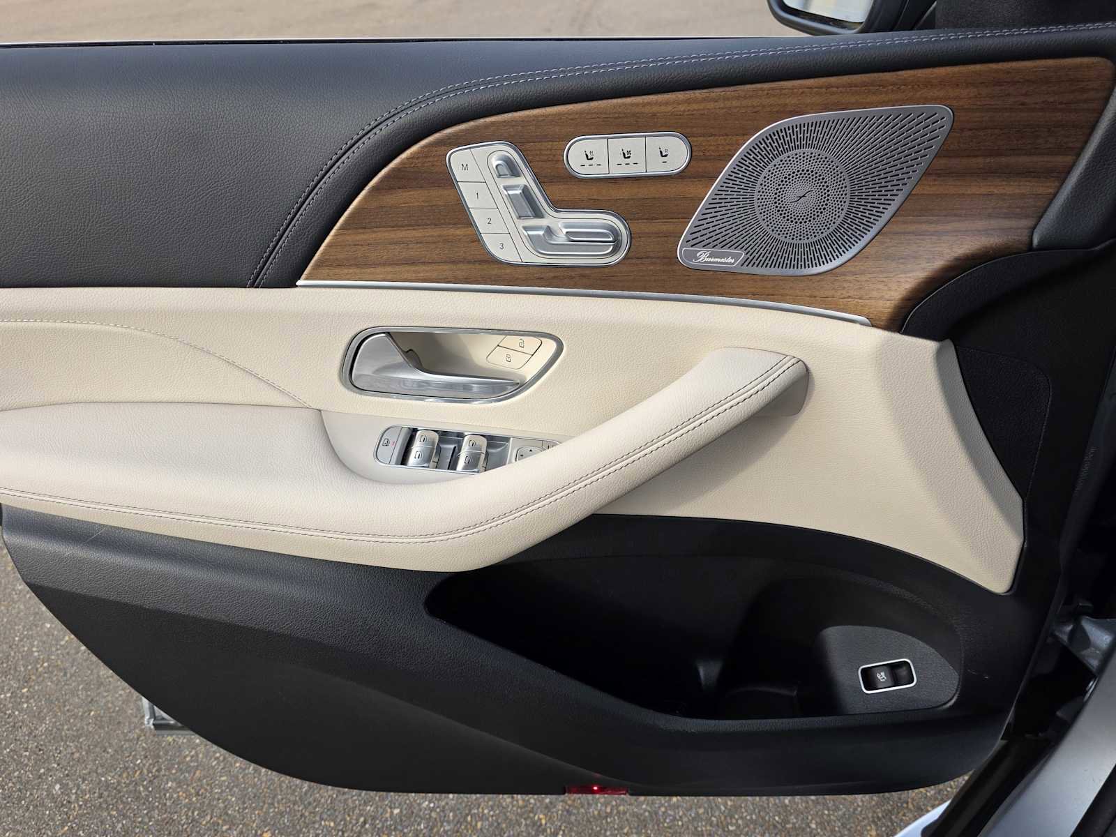 Used 2025 Mercedes-Benz GLE 350 4MATIC image 19