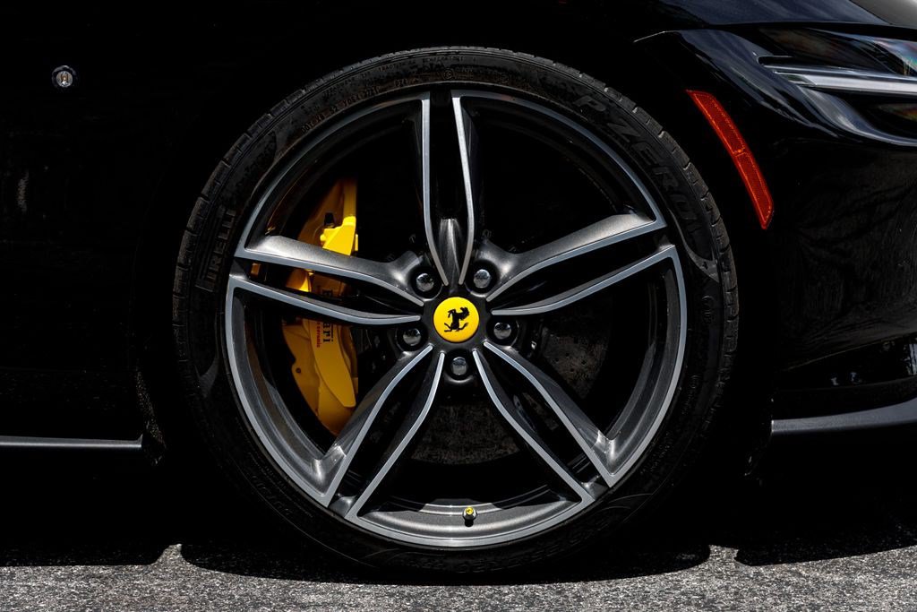 Used 2022 Ferrari Roma RWD image 34