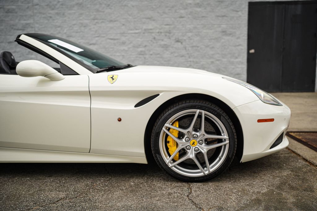 Used 2016 Ferrari California T image 18