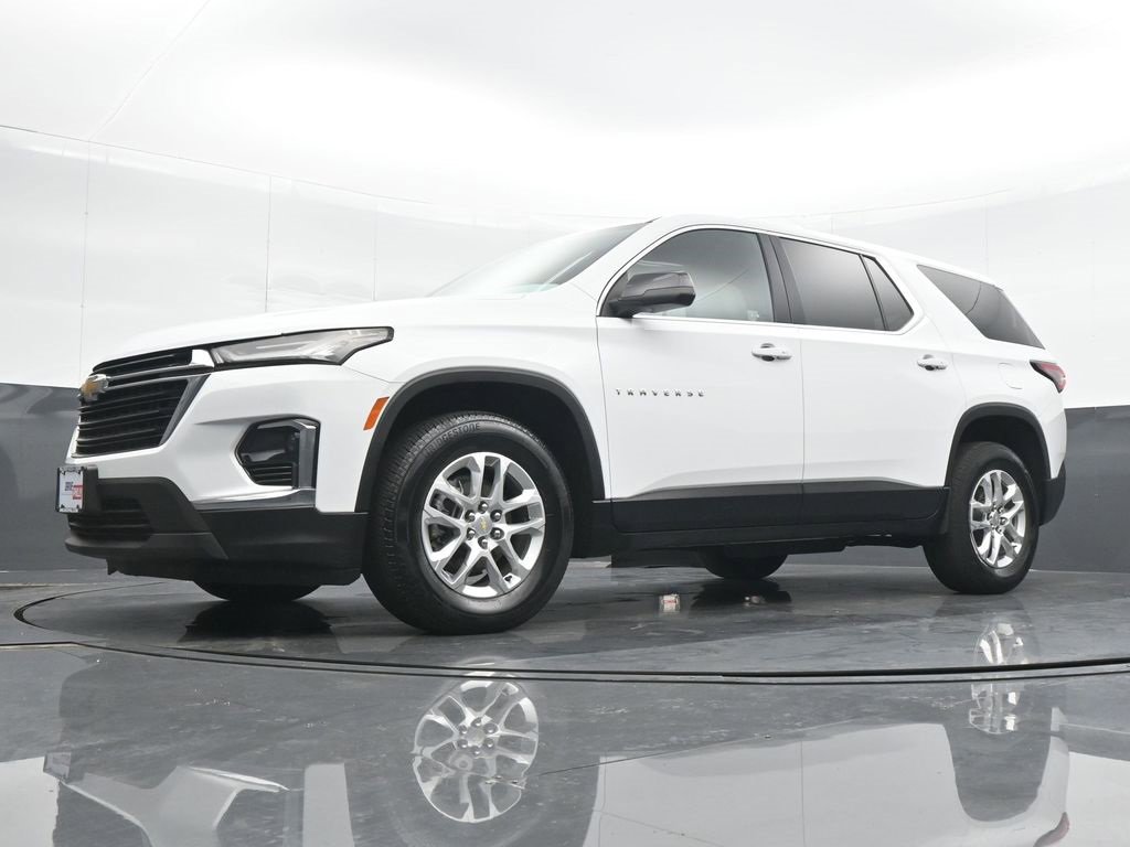 Used 2023 Chevrolet Traverse LS image 17