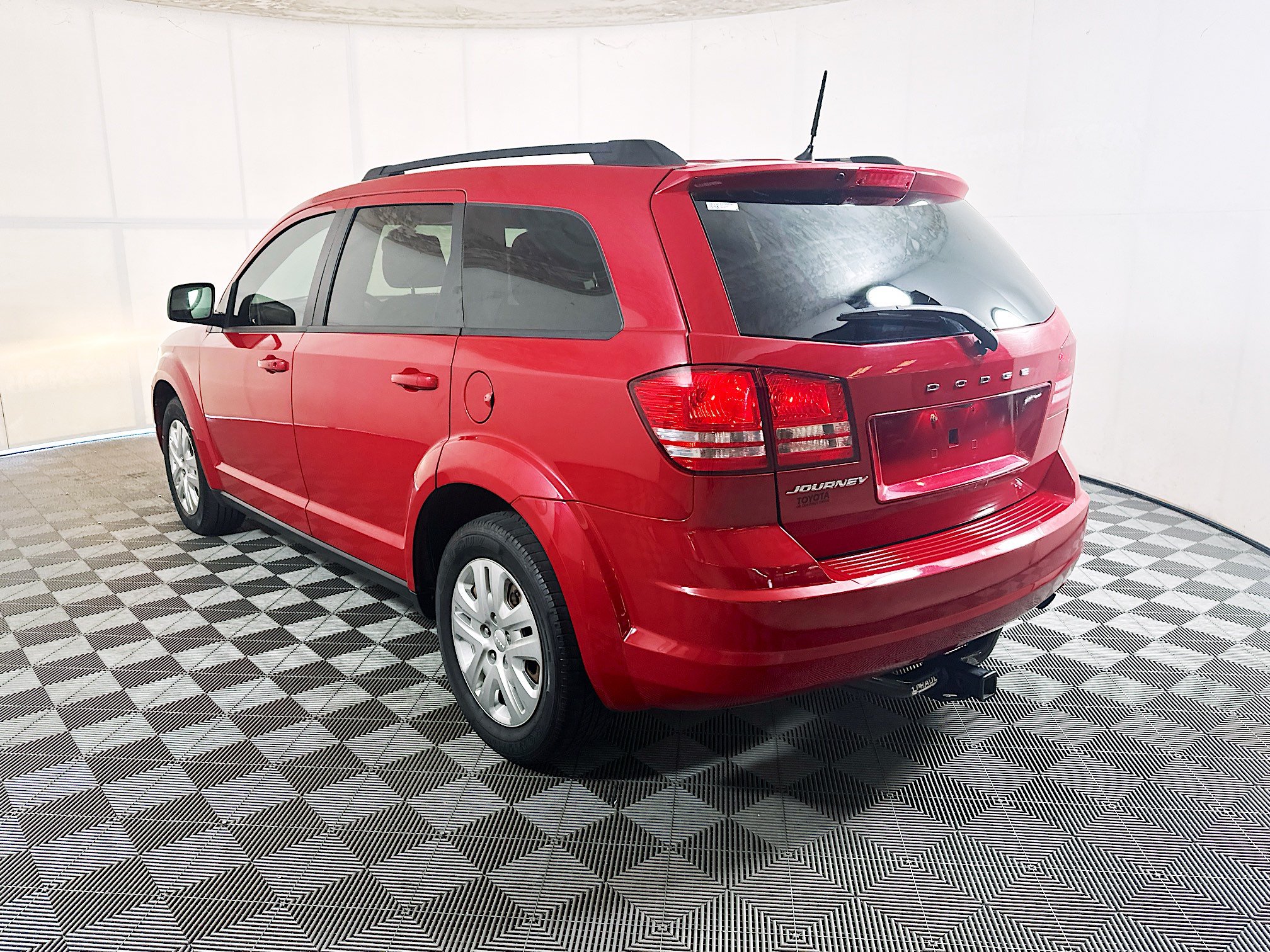 Used 2019 Dodge Journey SE FWD image 5