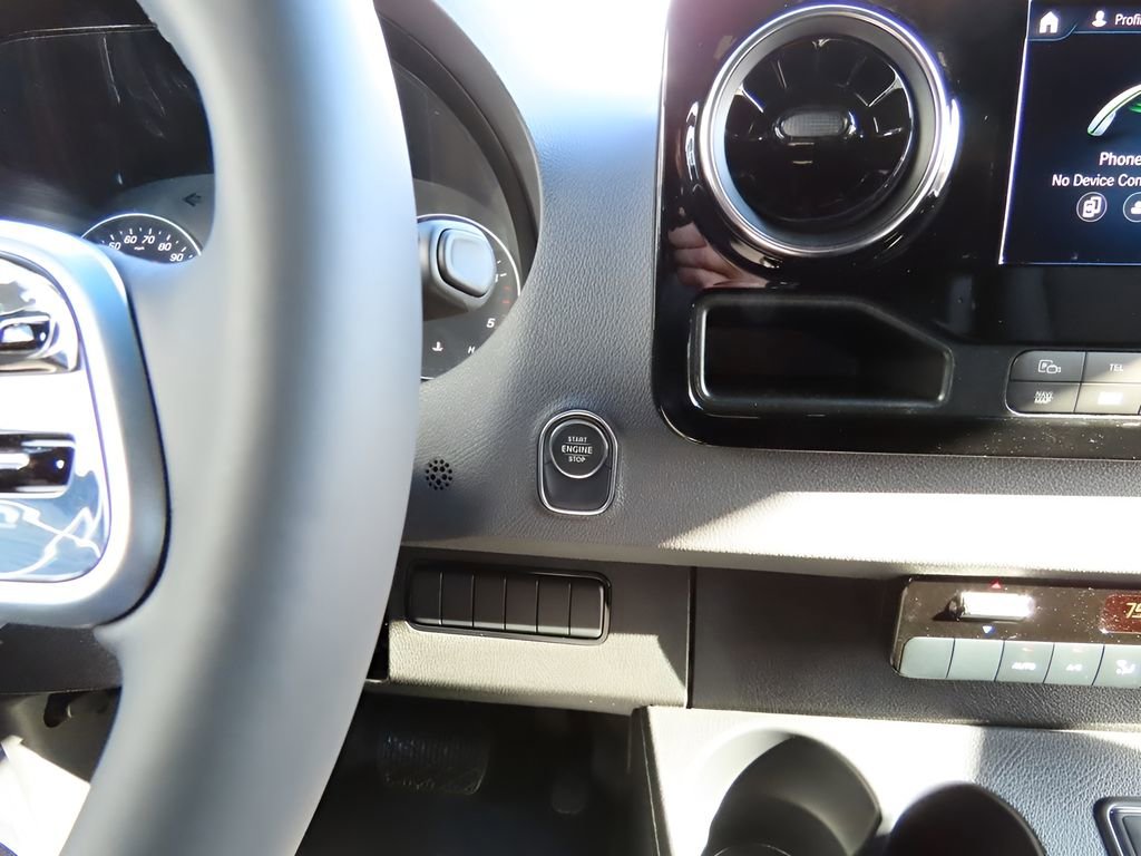 Used 2024 Mercedes-Benz Sprinter 2500 image 43