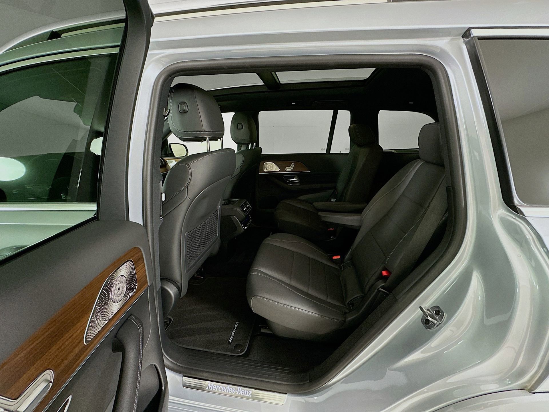 Certified 2025 Mercedes-Benz GLS 450 4MATIC image 27