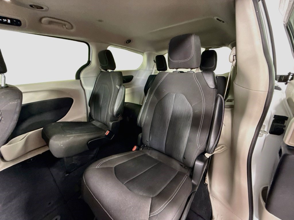 Used 2022 Chrysler Voyager LX FWD image 24