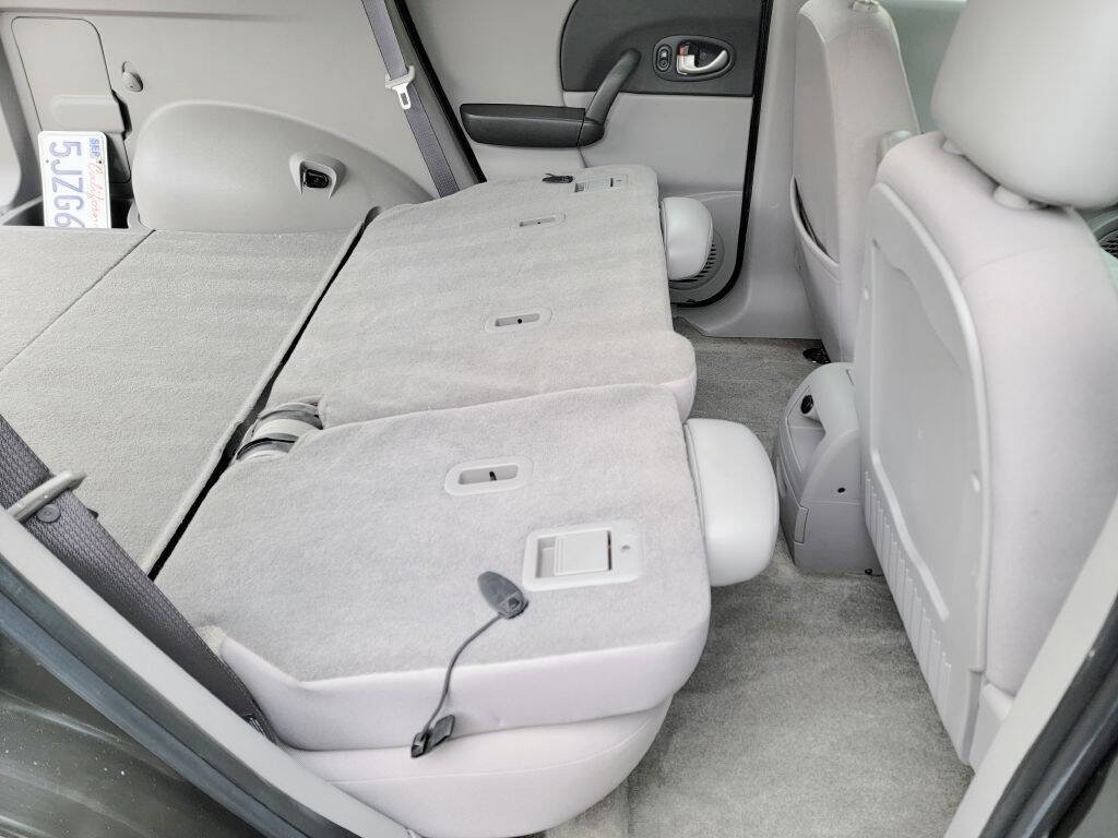 Used 2004 Saturn Vue 2WD w/ Sport Plus II Pkg image 9