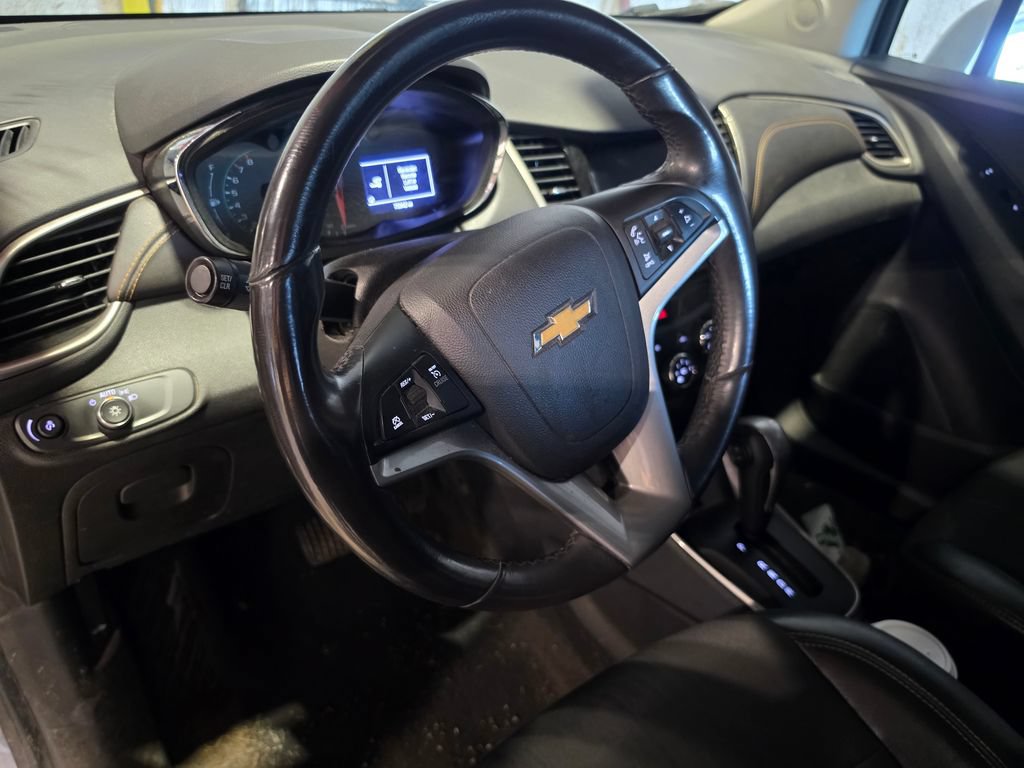 Used 2020 Chevrolet Trax LT w/ LT Convenience Package AWD/4WD image 5