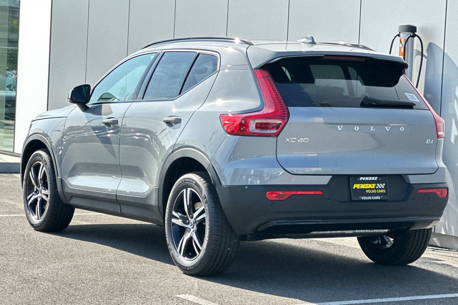 Certified 2026 Volvo XC40 B4 Core w/ Climate Package FWD image 3