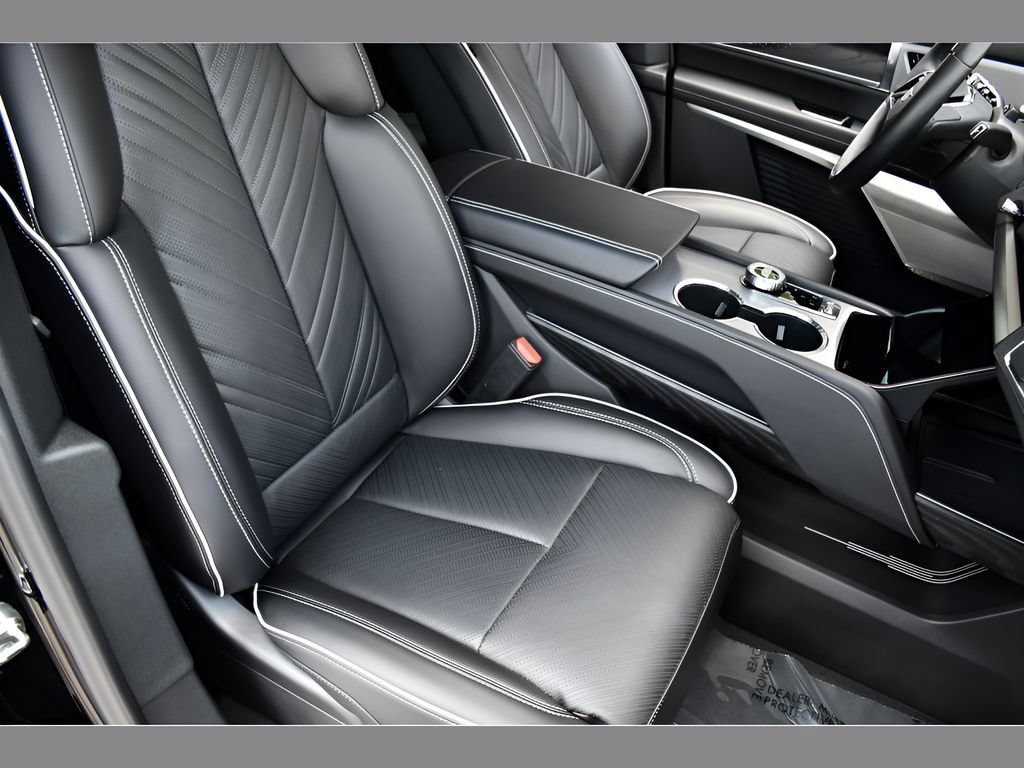 Used 2026 Cadillac Vistiq Platinum w/ LPO, Floor Liner Package AWD/4WD image 31