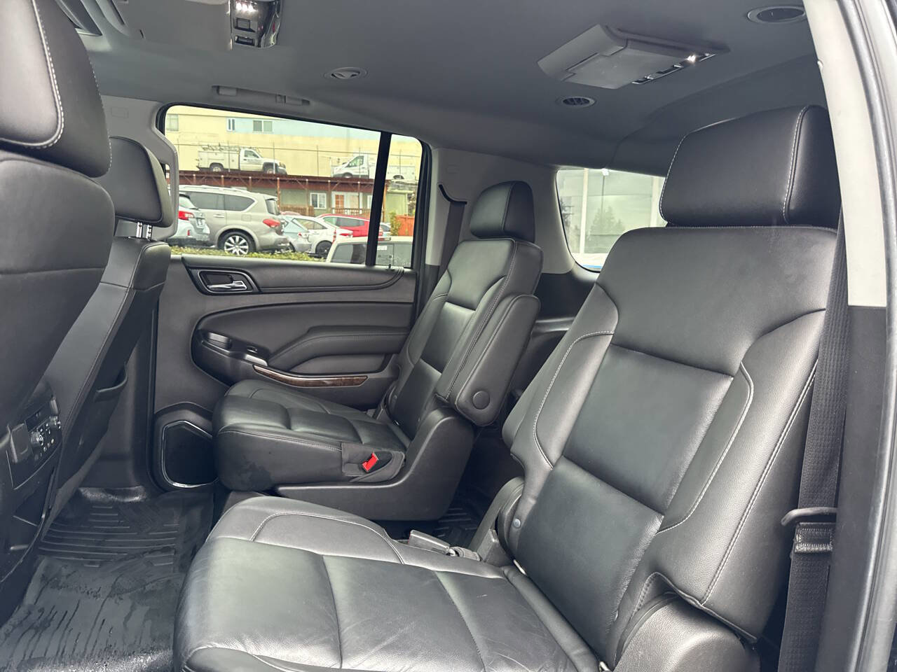 Used 2018 Chevrolet Suburban LT image 25