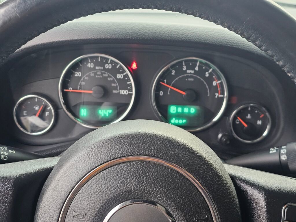 Used 2018 Jeep Wrangler Unlimited Sahara image 21