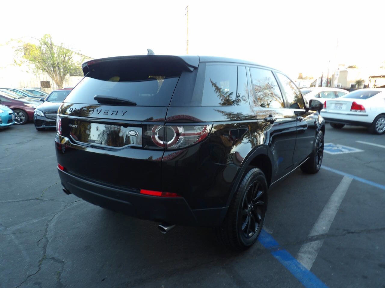 Used 2016 Land Rover Discovery Sport HSE image 2