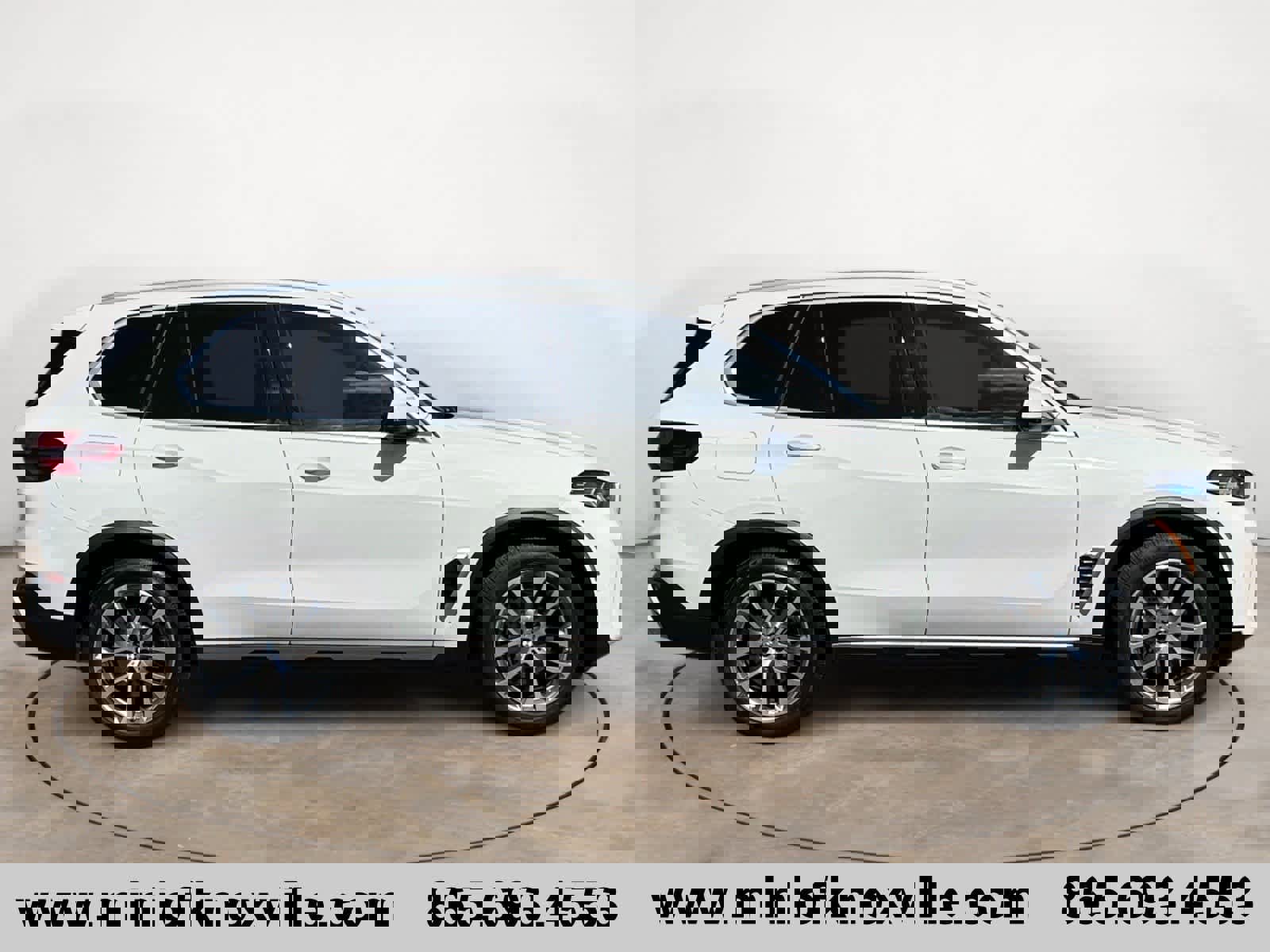 Used 2024 BMW X5 sDrive40i w/ Premium Package image 2