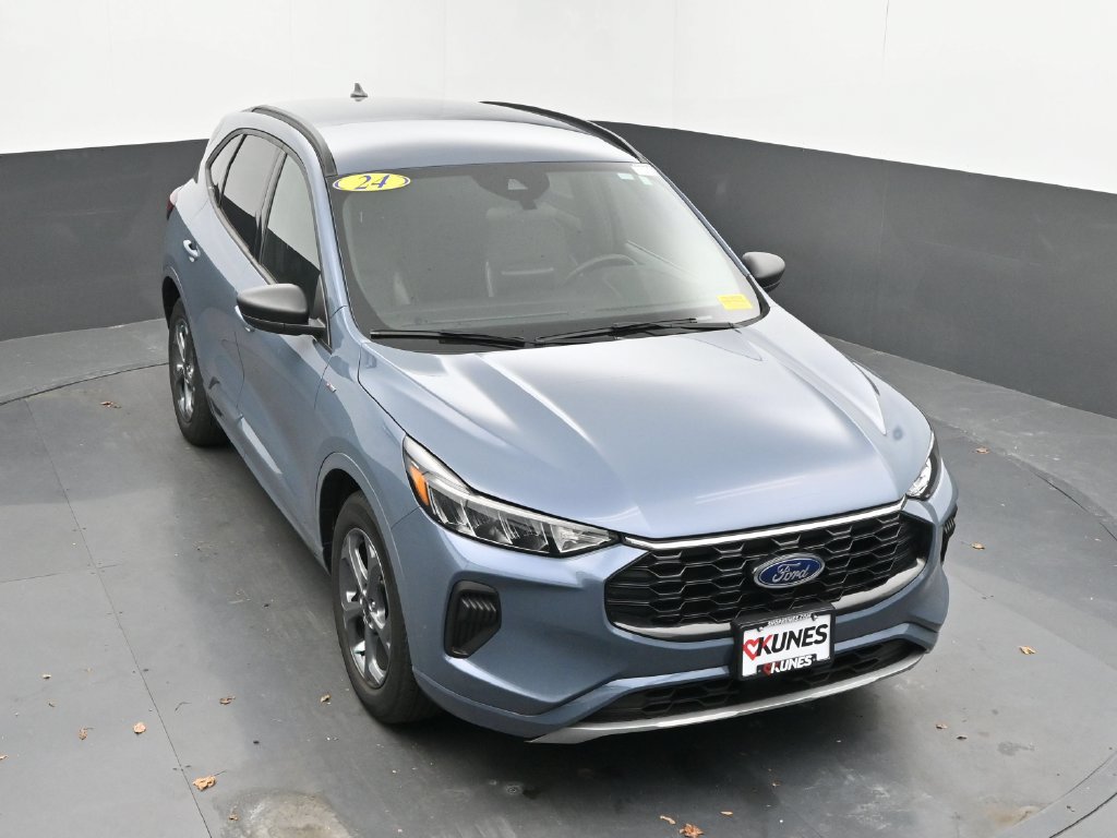 Used 2024 Ford Escape ST-Line w/ Cold Weather Package FWD image 38