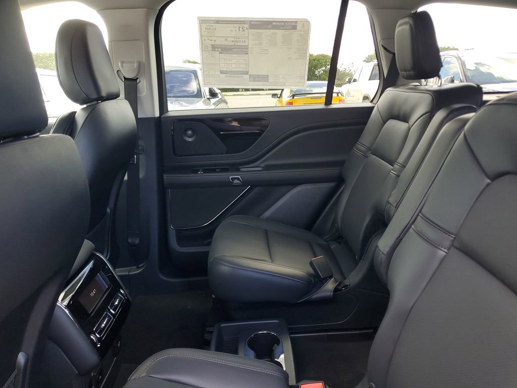 New 2025 Lincoln Aviator 2WD w/ Jet Appearance Package image 11